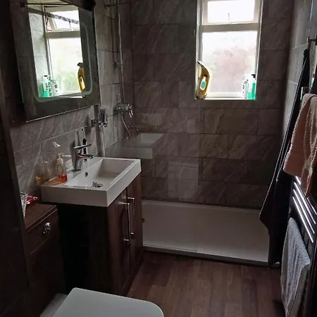 Cosy Room With 3 Bed Spaces In A Friendly Bungalow Bletchley Exterior photo