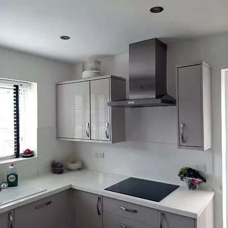 Cosy Room With 3 Bed Spaces In A Friendly Bungalow Bletchley Exterior photo