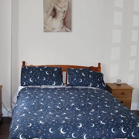 Cosy Room With 3 Bed Spaces In A Friendly Bungalow Bletchley Exterior photo