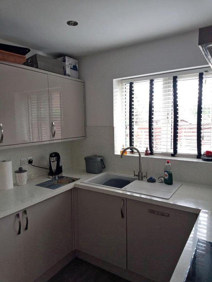 Cosy With 3 Bed Spaces In A Friendly Homestay Bletchley