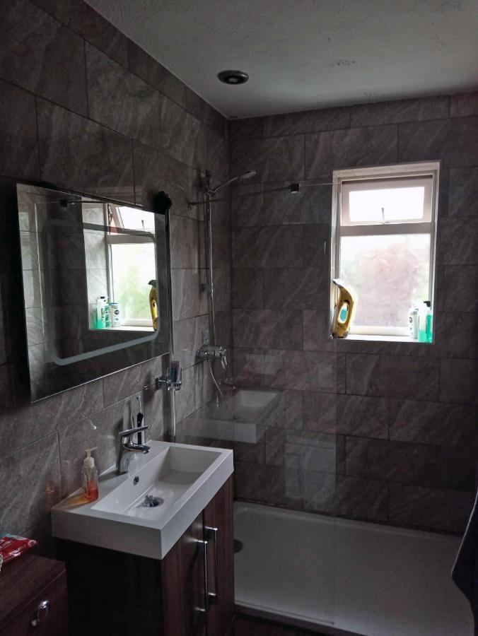 Cosy With 3 Bed Spaces In A Friendly Bletchley
