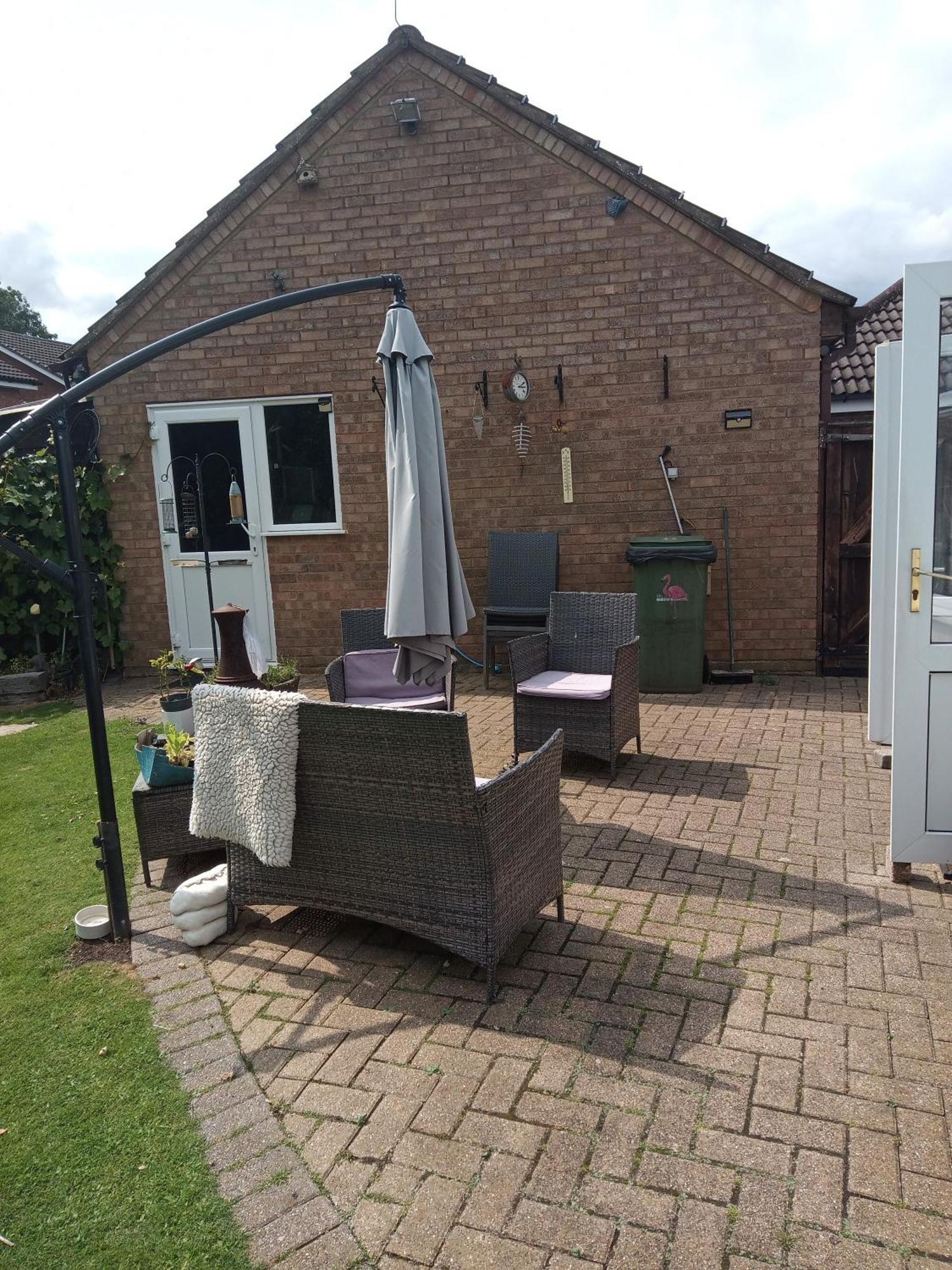 Cosy With 3 Bed Spaces In A Friendly * Bletchley