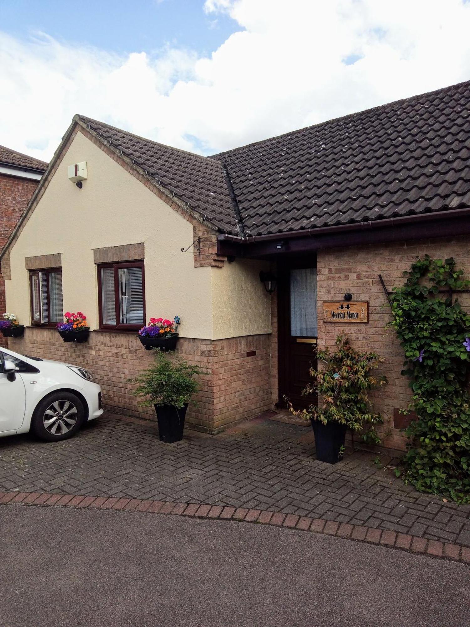 Cosy With 3 Bed Spaces In A Friendly *